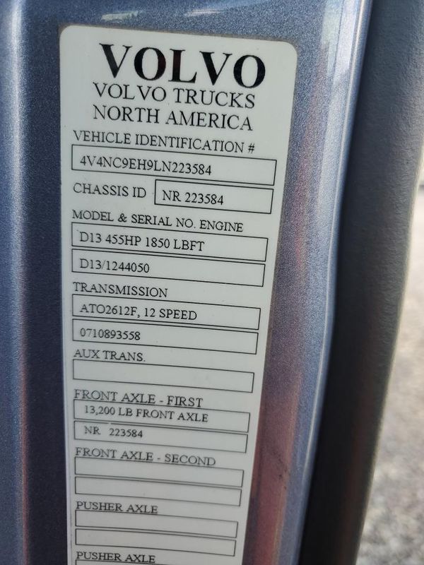2020 VOLVO VNL