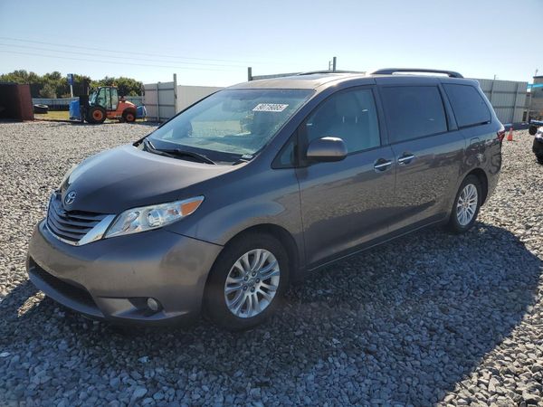 2015 TOYOTA SIENNA