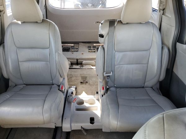 2015 TOYOTA SIENNA