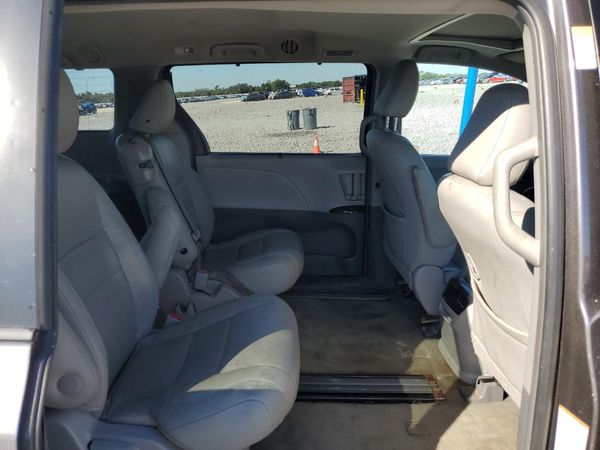 2015 TOYOTA SIENNA