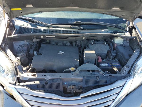 2015 TOYOTA SIENNA