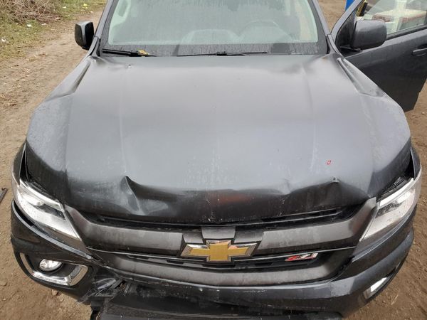 2016 CHEVROLET COLORADO Z71 — Engine bay
