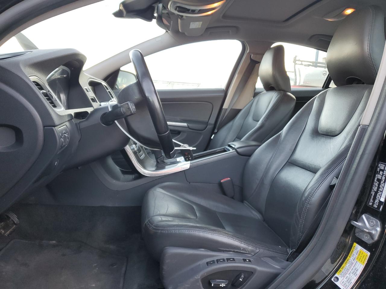 2015 VOLVO S60 Premier (non R design)