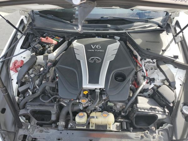 2017 INFINITI Q50 — Engine bay