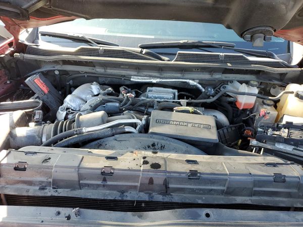 2022 CHEVROLET SILVERADO LT — Engine bay