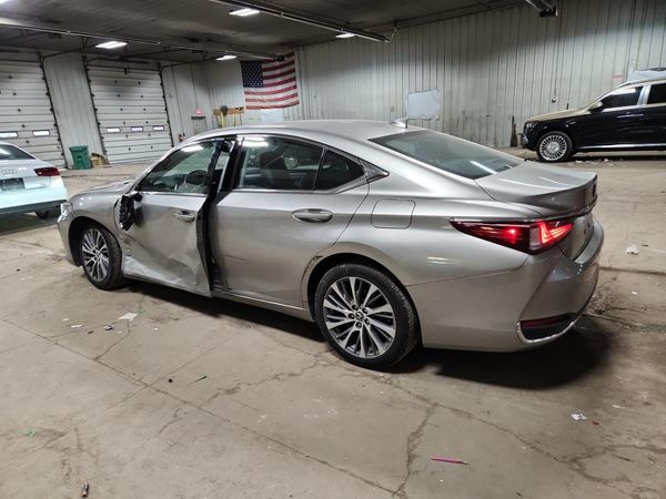 2021 LEXUS ES