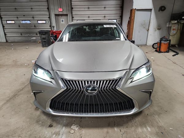 2021 LEXUS ES