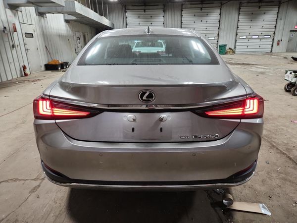 2021 LEXUS ES