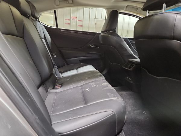 2021 LEXUS ES