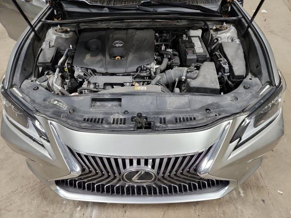 2021 LEXUS ES