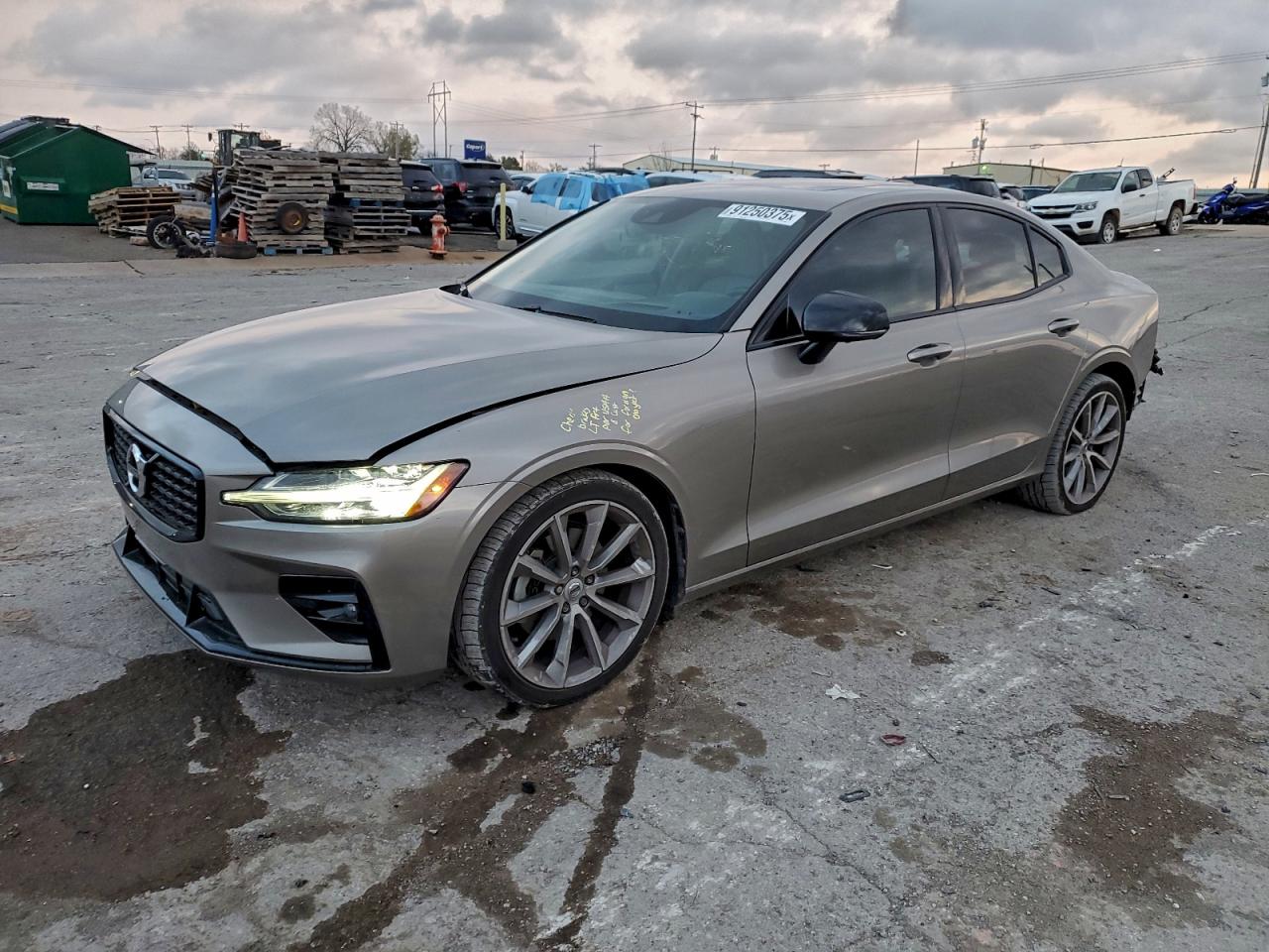 2021 VOLVO S60
