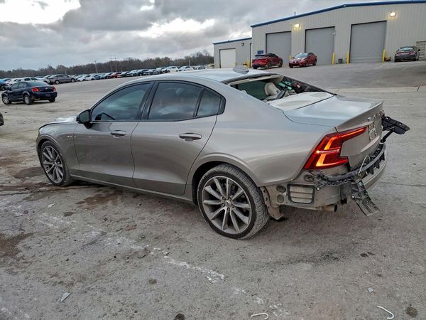 2021 VOLVO S60