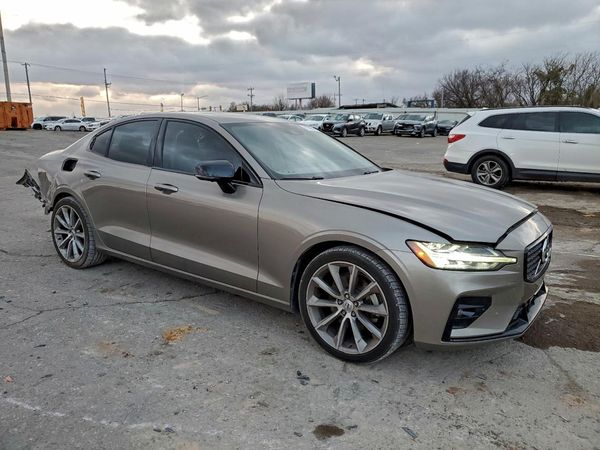 2021 VOLVO S60