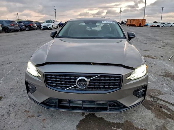 2021 VOLVO S60