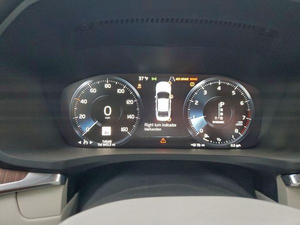 2021 VOLVO S60