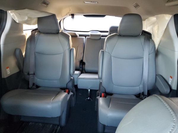 2024 TOYOTA SIENNA XLE — SUVN