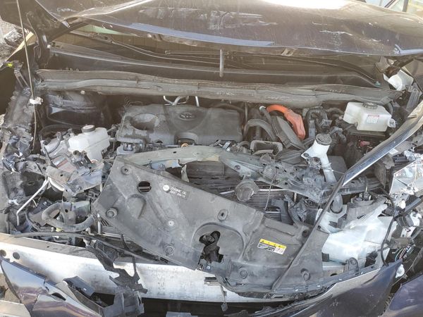 2024 TOYOTA SIENNA XLE — Engine bay