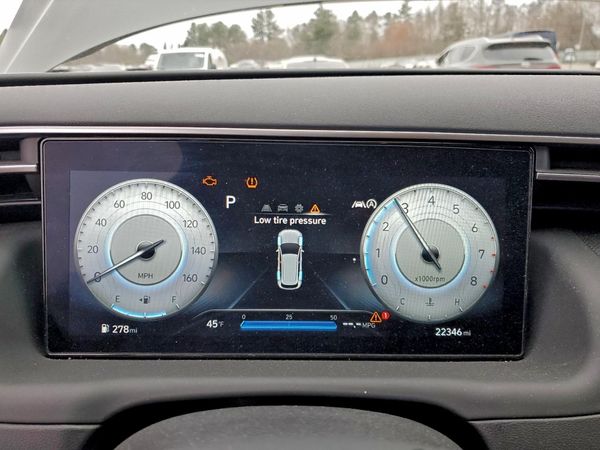 2024 HYUNDAI TUCSON SE
