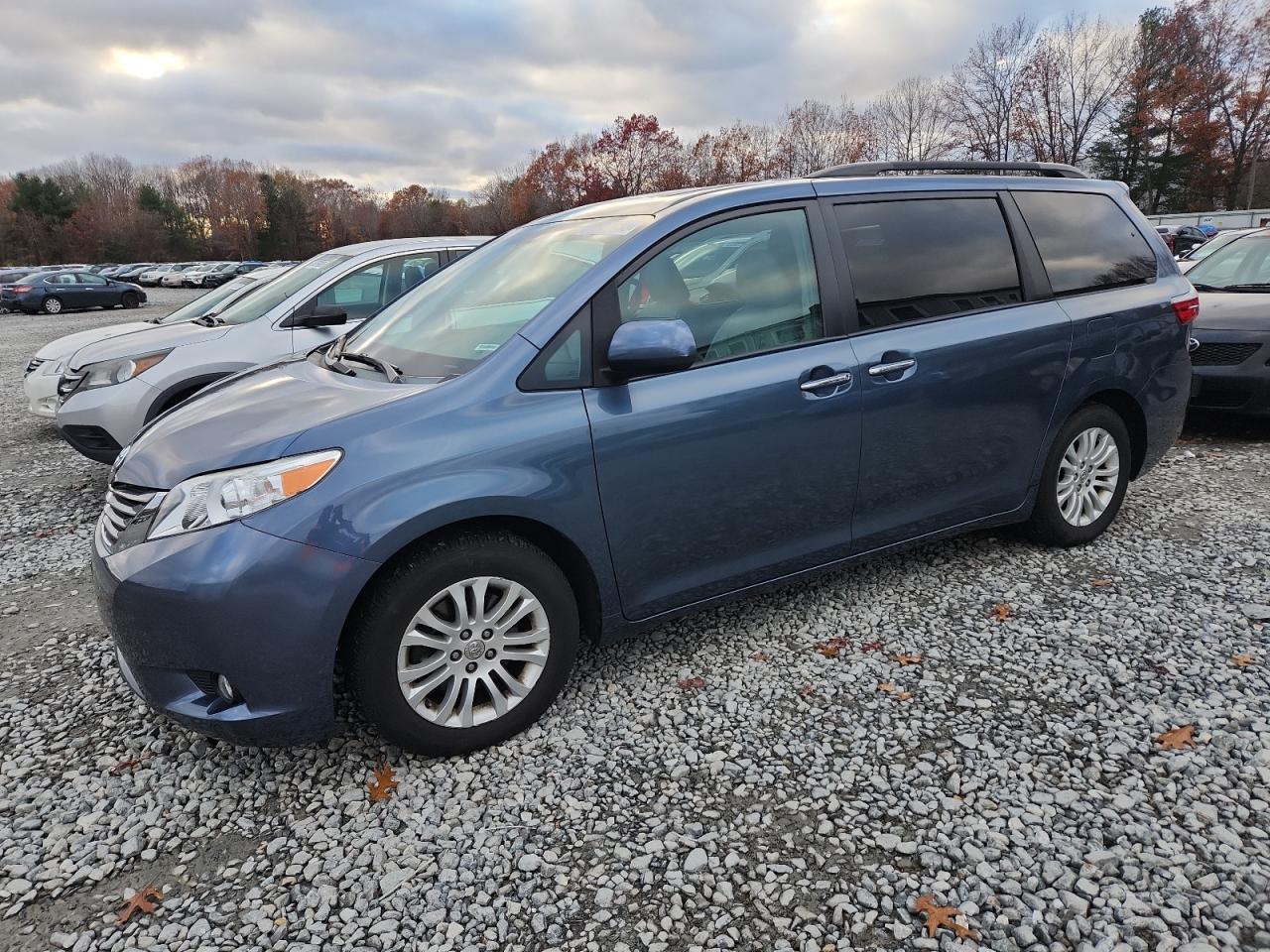 2015 TOYOTA SIENNA