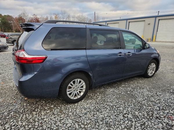 2015 TOYOTA SIENNA