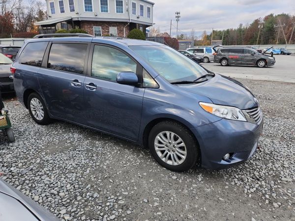 2015 TOYOTA SIENNA