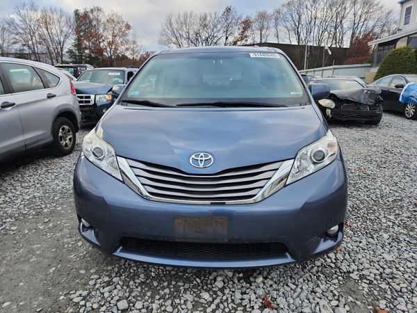2015 TOYOTA SIENNA
