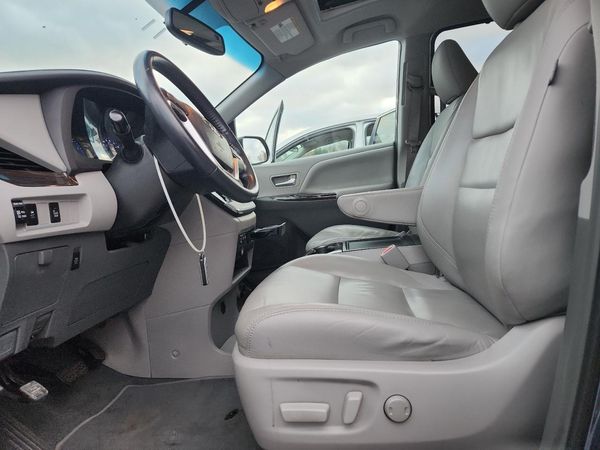2015 TOYOTA SIENNA