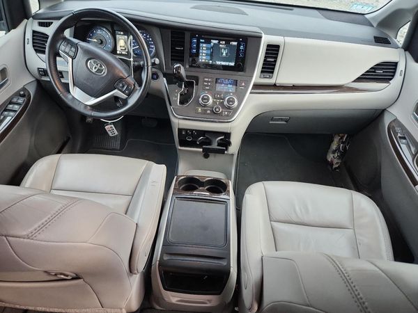 2015 TOYOTA SIENNA