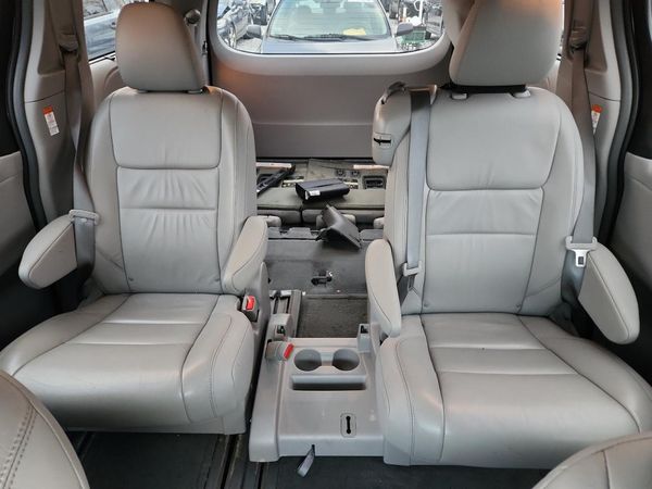 2015 TOYOTA SIENNA
