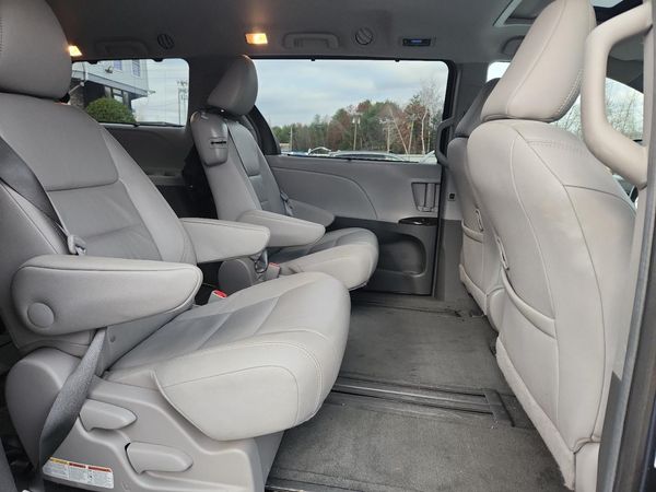 2015 TOYOTA SIENNA
