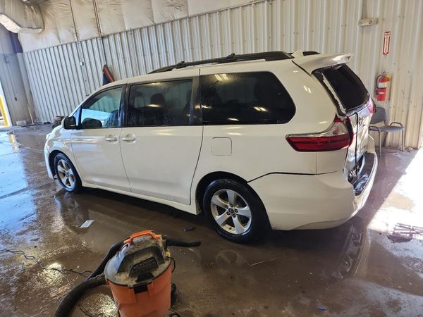2018 TOYOTA SIENNA