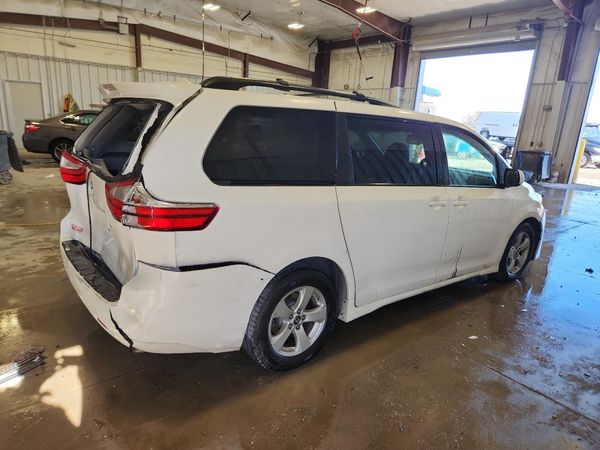 2018 TOYOTA SIENNA