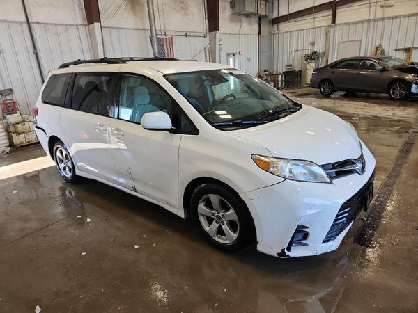 2018 TOYOTA SIENNA