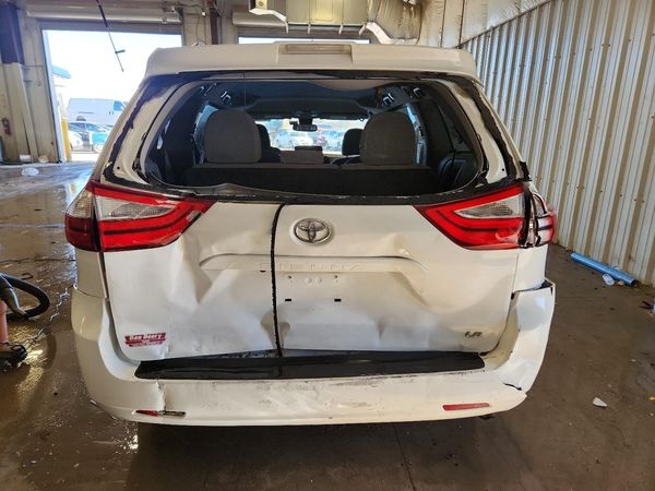 2018 TOYOTA SIENNA