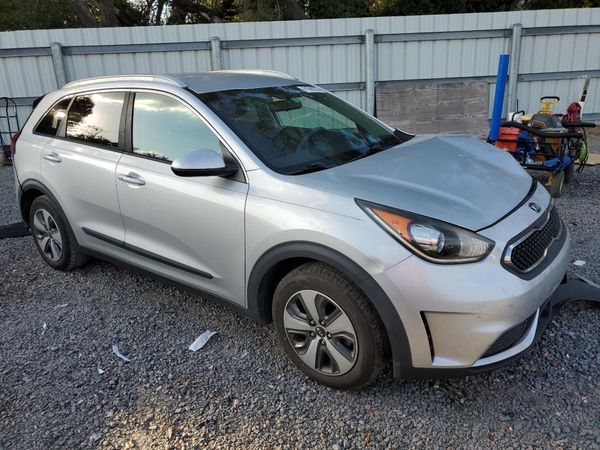 2017 KIA NIRO FE / LX / LX Tech — Passenger 3/4