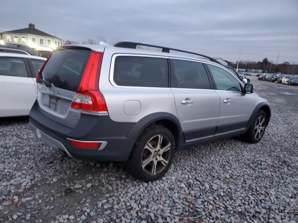 2015 VOLVO XC70 Premier+ (non R design)
