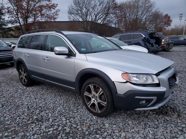 2015 VOLVO XC70 Premier+ (non R design)