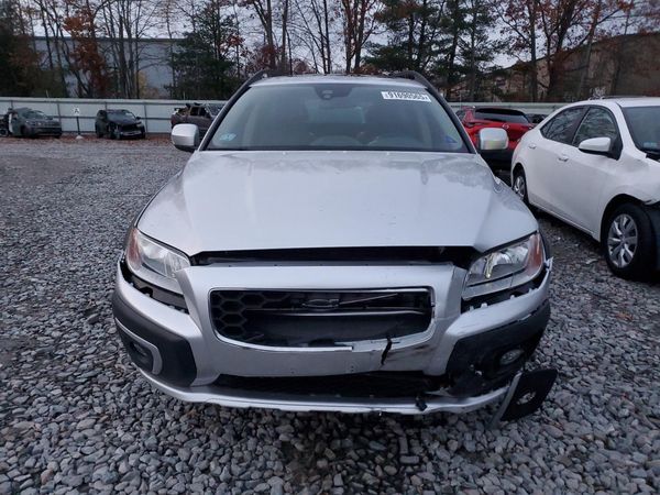 2015 VOLVO XC70 Premier+ (non R design)