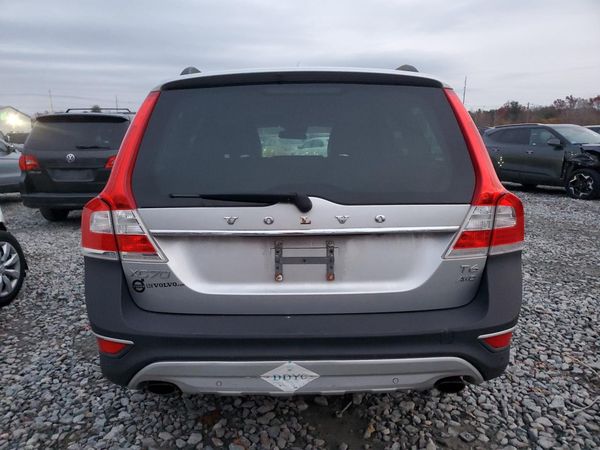 2015 VOLVO XC70 Premier+ (non R design)