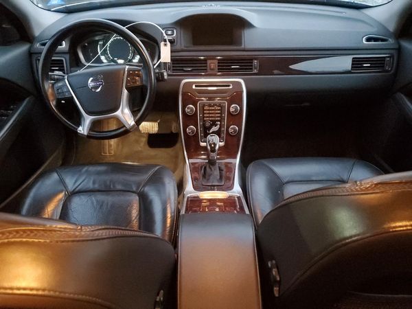 2015 VOLVO XC70 Premier+ (non R design)
