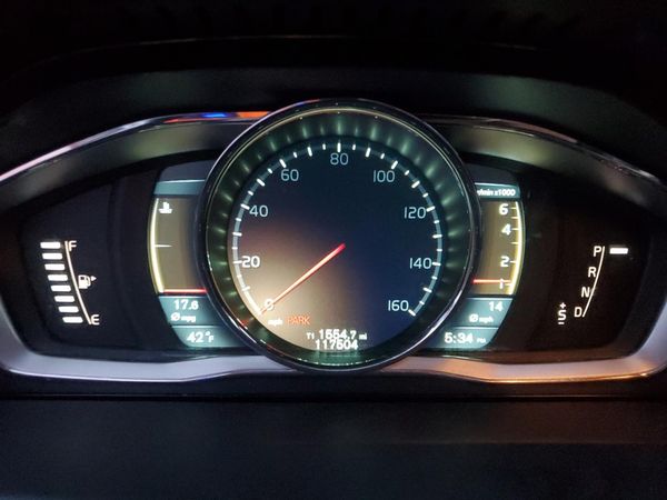 2015 VOLVO XC70 Premier+ (non R design)