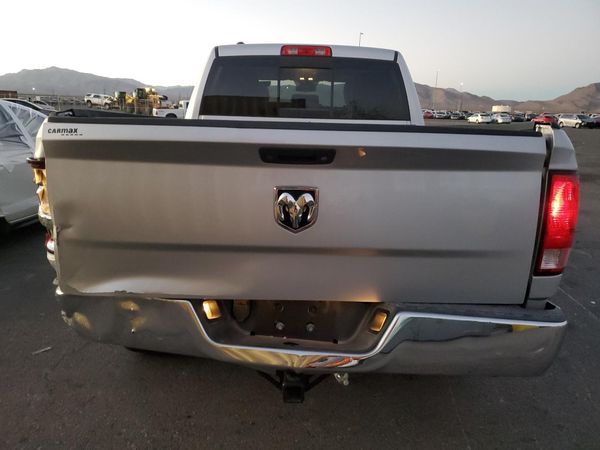 2018 RAM 1500 SLT QUAD CAB 4X2