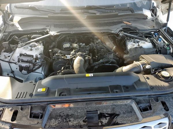 2016 LAND ROVER RANGEROVER HSE — Engine bay