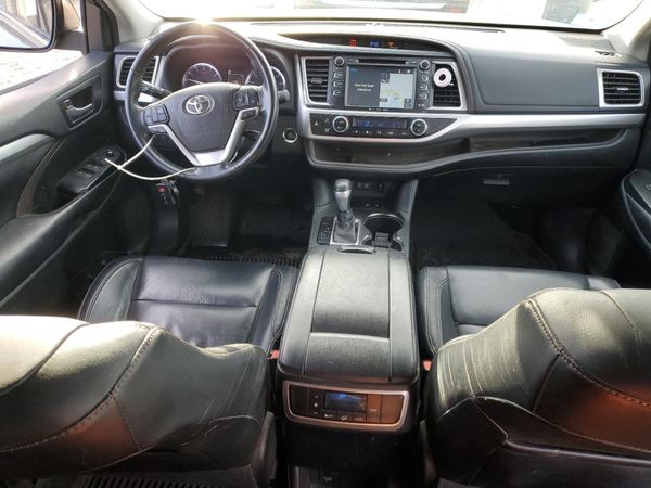 2017 TOYOTA HIGHLANDER