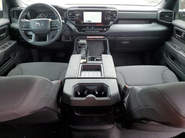 2025 TOYOTA TUNDRA SR
