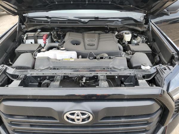 2025 TOYOTA TUNDRA SR