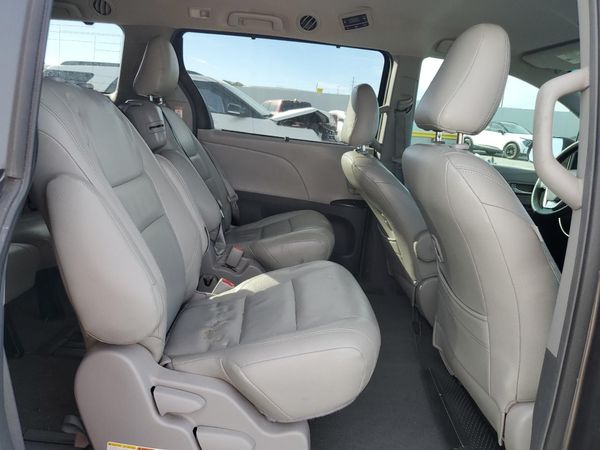 2015 TOYOTA SIENNA