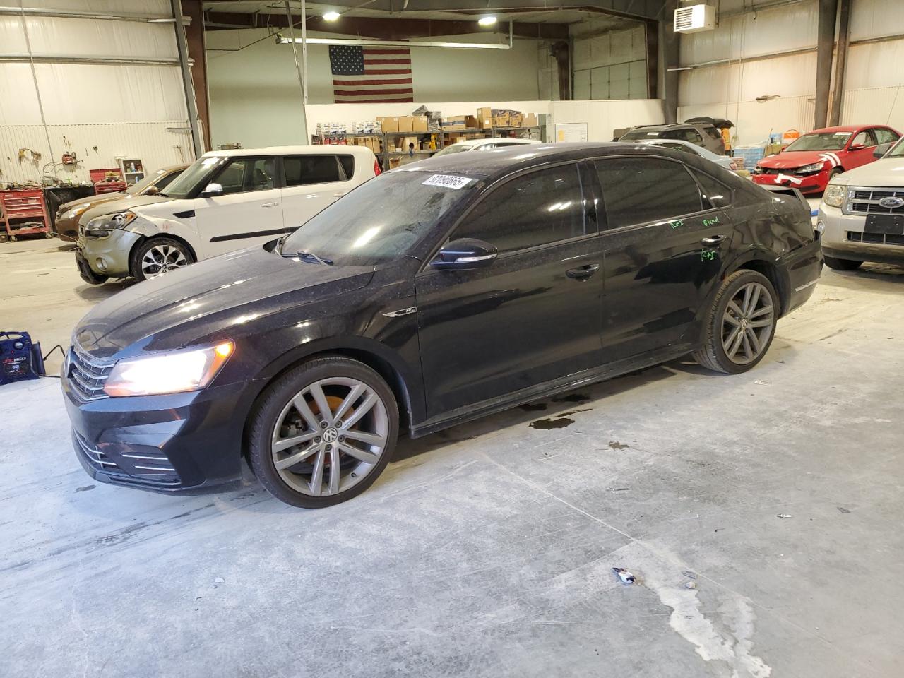 2018 VOLKSWAGEN PASSAT S, R-Line