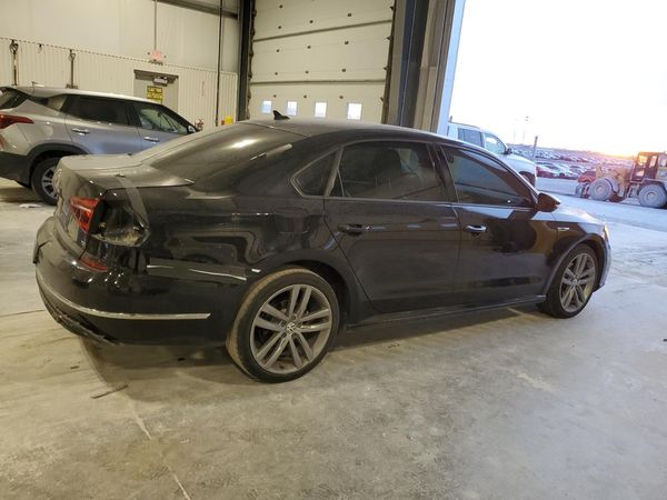 2018 VOLKSWAGEN PASSAT S, R-Line
