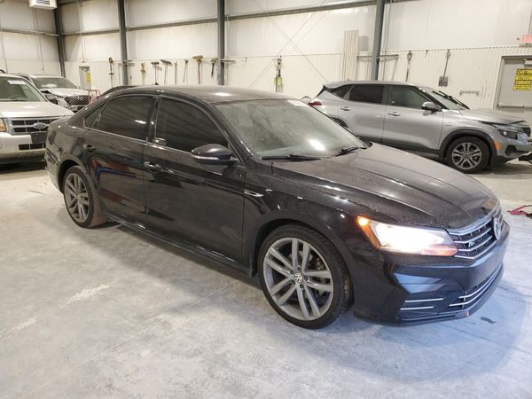 2018 VOLKSWAGEN PASSAT S, R-Line